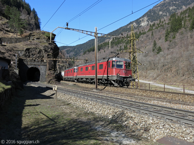 SBB Re 6/6 11677 'Neuhausen am Rheinfall' e 11666 'Stein am Rhein'